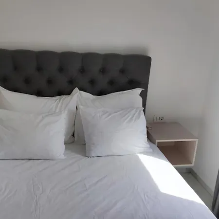 Luxury Apartment *